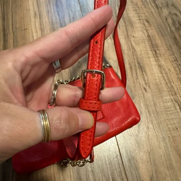 Coach Red Crossbody Bag with Sleek Design - Picture 5 of 6